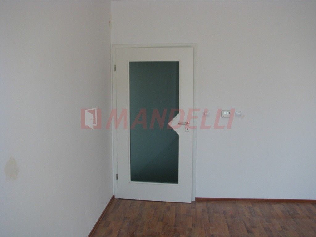 Bílé dveře Prüm  TRend se zeleným sklem Pavé