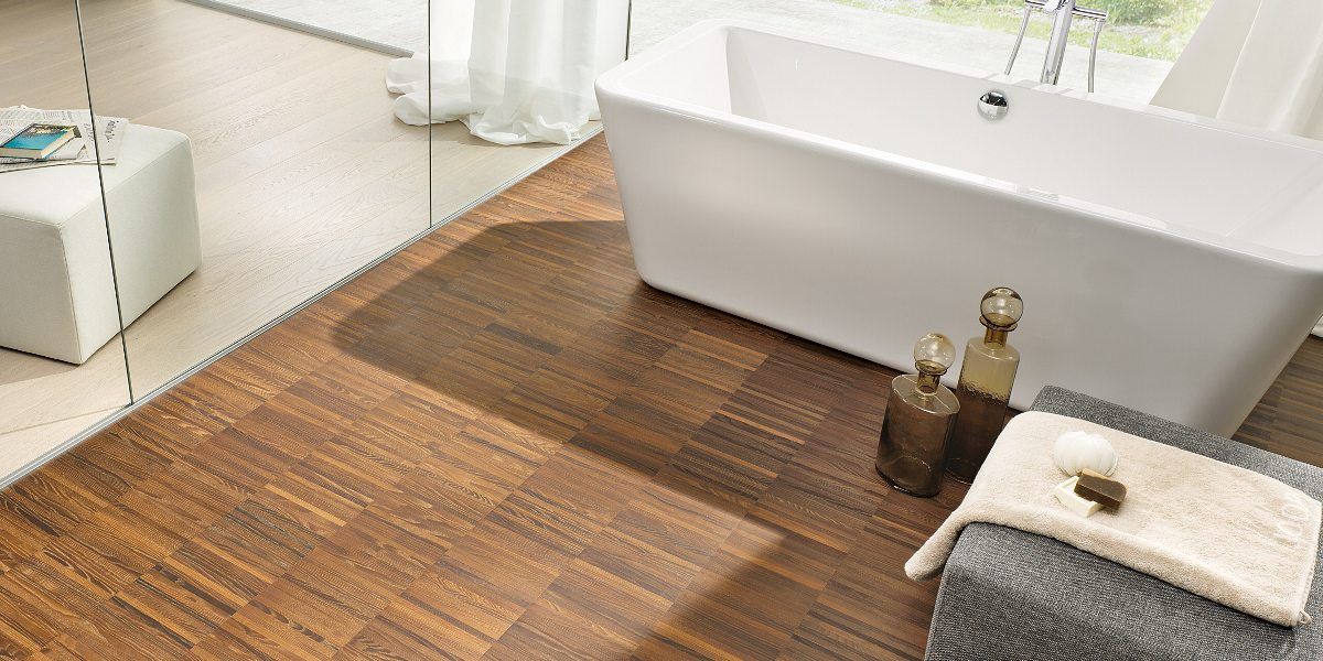 Dřevěná podlaha tilo v koupelně