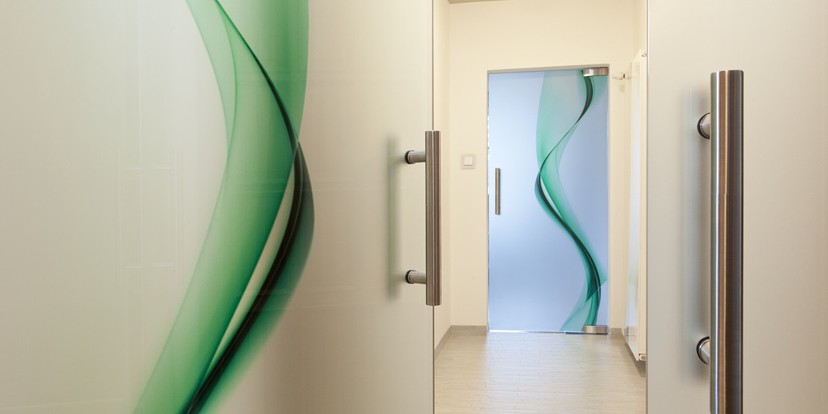 Kyvné celoskleněné dveře VV SKLO