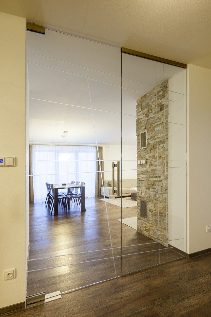 Kyvné celoskleněné dveře VV SKLO