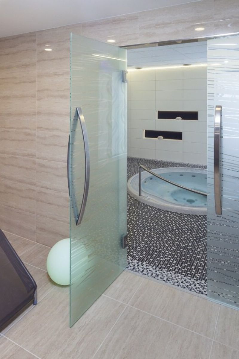 Kyvné celoskleněné dveře VV SKLO 